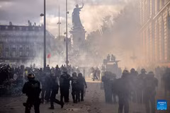 Demonstrators face off with law enforcement officers during a protest in Paris, France, Oct. 17, 2026. French Interior Minister Laurent Nunez said Saturday that about 550,000 people took part in the protests across France. According to French media reports, the demonstrations brought together farmers, climate activists, trade unions and students, expressing demands on fuel prices, the cost of living, education and public services. (Photo: Xinhua)