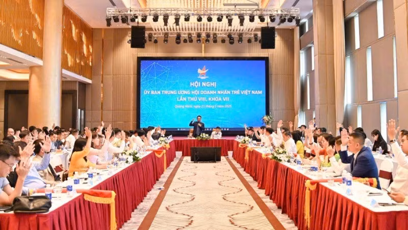 Delegates conducted consultations at the conference.