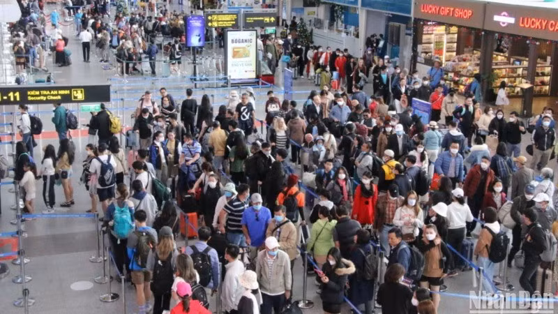 Nearly 700 flights are expected to arrive in the city during the upcoming public holiday from April 30 to May 1 (Photo: ANH DAO)