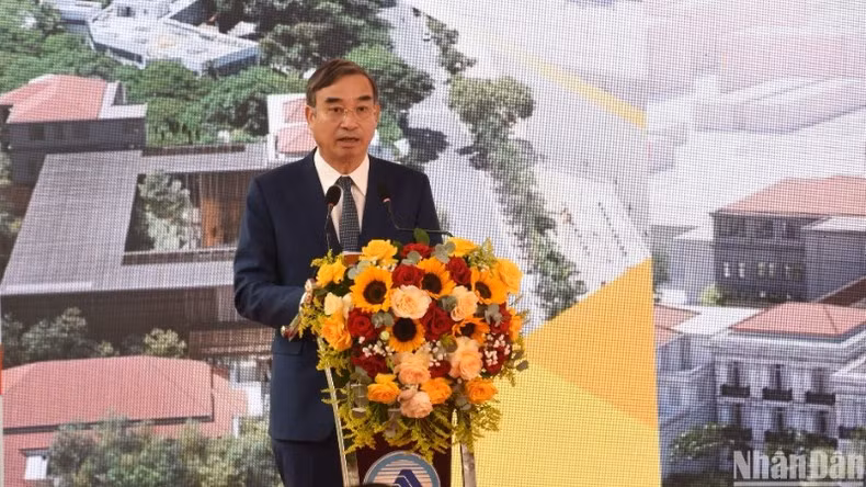 Le Trung Chinh, Deputy Secretary of the Party Committee and Chairman of the People’s Committee of Da Nang, speaks at the inauguration ceremony of the Da Nang Museum March 28. (Photo: ANH DAO)