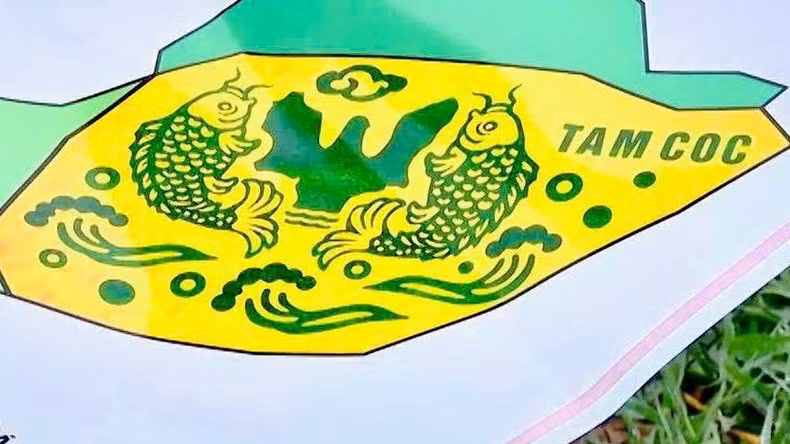 The “Carp Leaping Over the Dragon Gate” artwork symbolises perseverance, creativity, and determination in overcoming hardship. Additionally, the carp is a symbol of longevity and good fortune. The “Carp Leaping Over the Dragon Gate” artwork symbolises perseverance, creativity, and determination in overcoming hardship. Additionally, the carp is a symbol of longevity and good fortune.