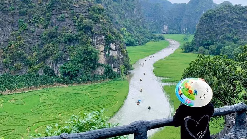 The enormous “Carp Leaping Over the Dragon Gate” painting lies in the rice fields near Hang Hai in Tam Coc. The enormous “Carp Leaping Over the Dragon Gate” painting lies in the rice fields near Hang Hai in Tam Coc.