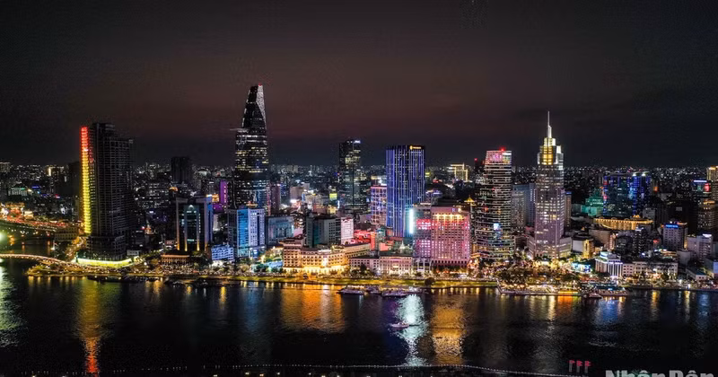 The beauty of Ho Chi Minh City at Night. (Photo: THANH DAT)