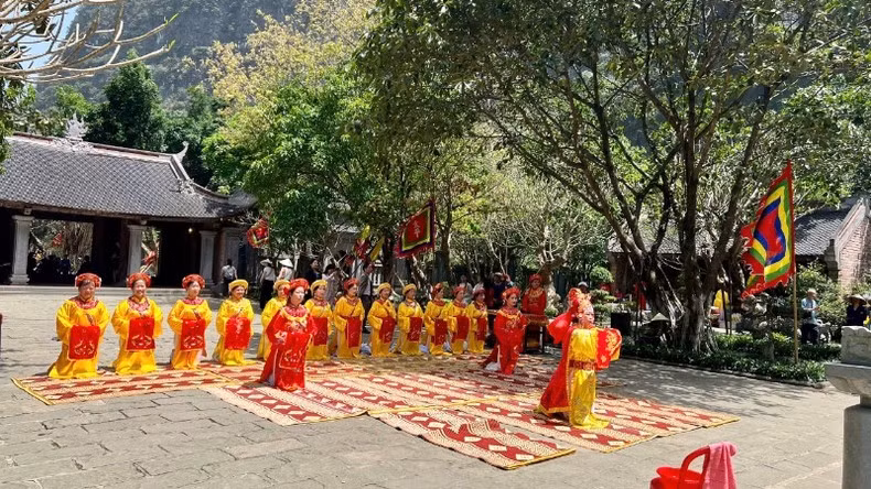 The festival plays an important role in linking responsible heritage conservation and exploitation in Ninh Binh. The festival plays an important role in linking responsible heritage conservation and exploitation in Ninh Binh.