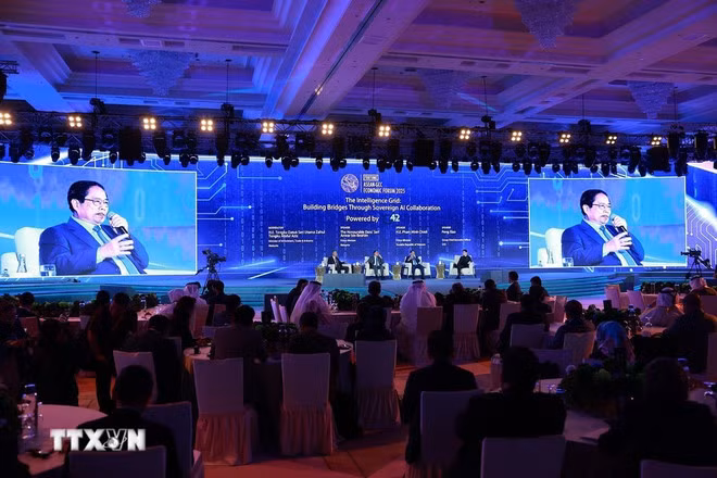 Prime Minister Pham Minh Chinh speaks at a high-level discussion session titled “The Intelligence Grid: Building Bridges Through Sovereign AI Collaboration” in Kuala Lumpur on May 28. (Photo: VNA)