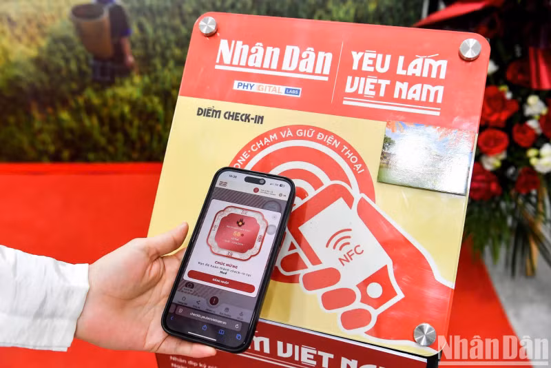 With the NFC sign, people can simply scan to join the “Love Vietnam So Much” journey without needing to install an app.