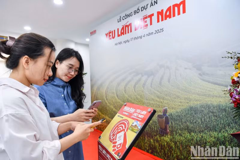 An NFC sign was placed within the event area for public interaction. With the NFC sign, people can simply scan to join the “Love Vietnam So Much” journey without needing to install an app.