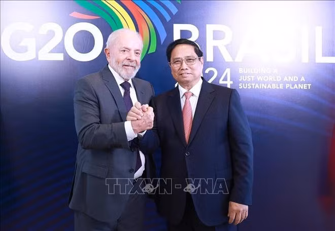 Brazilian President Luiz Inácio Lula da Silva (L) and Prime Minister Pham Minh Chinh. (Photo: VNA)
