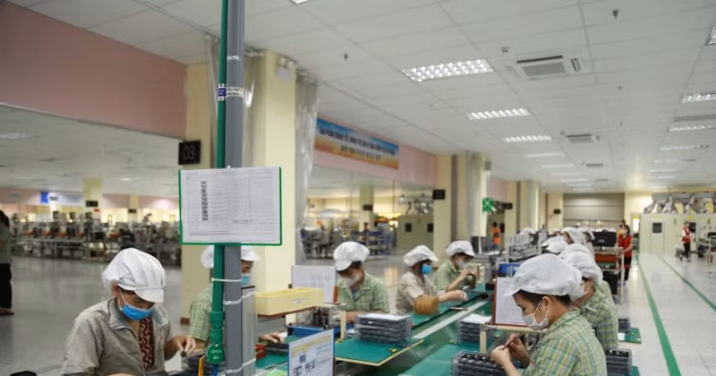 Workers on a production line at an industrial park in Bac Ninh Province. (Photo: NGOC TRAM)