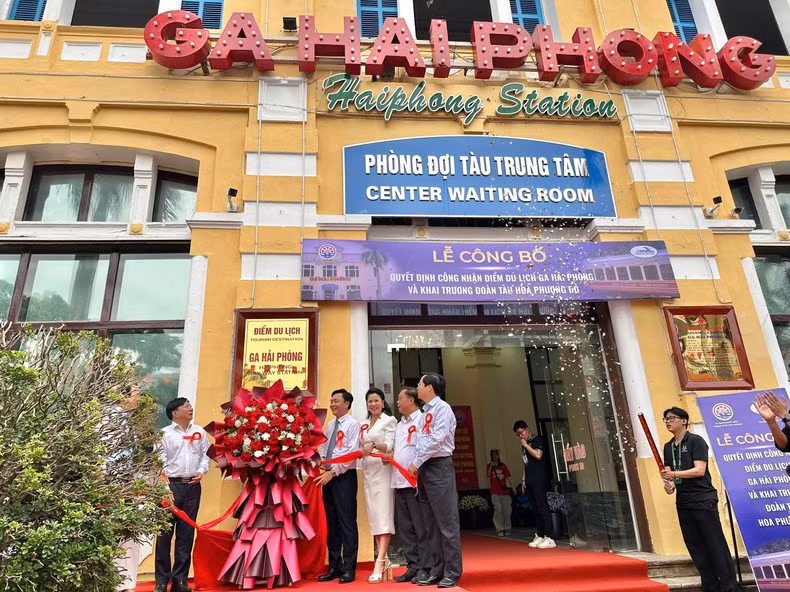 Hai Phong Railway Station officially recognised as a tourist attraction in the city of red flamboyant.