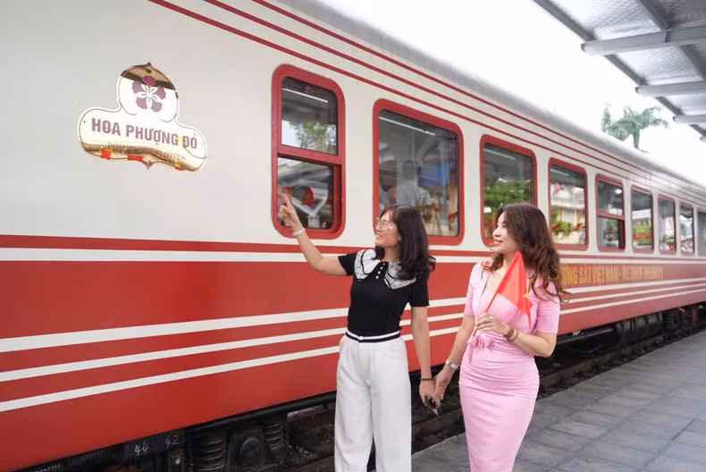 The train becomes a check-in hotspot for young people and tourists.