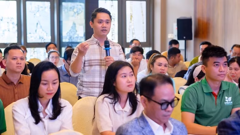 The delegates had discussions at the forum.
