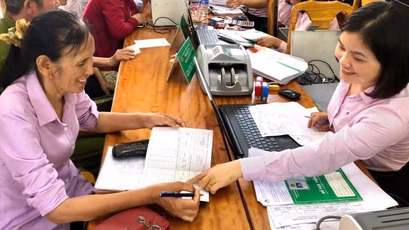 Quick disbursement at commune transaction points in Quang Binh Province
