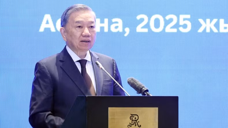 Party General Secretary To Lam addresses the Viet Nam–Kazakhstan Business Roundtable in Astana on May 6 (Photo: VNA)