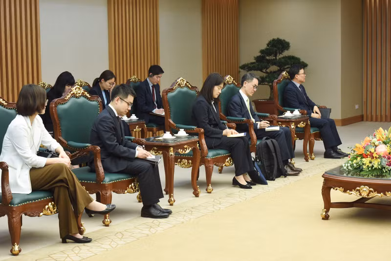 Officials accompanying Minister Cho Tae-yul participate in the meeting. Officials accompanying Minister Cho Tae-yul participate in the meeting.