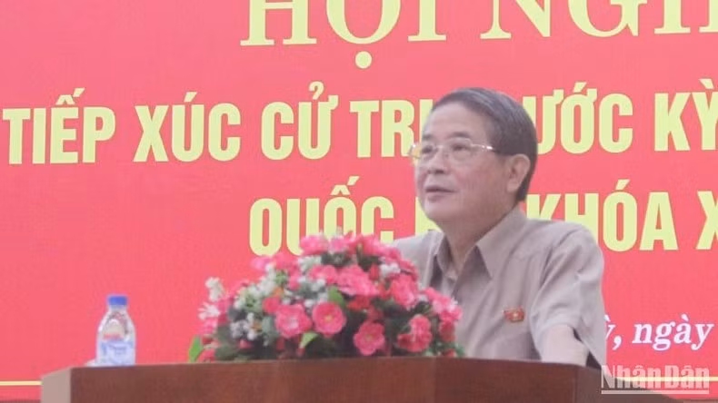 NA Vice Chairman Nguyen Duc Hai speaking at the meeting.
