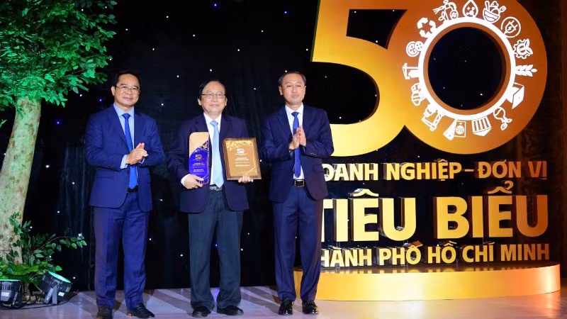 Leaders of the city awarded the title of exemplary enterprise to selected businesses and organisations.