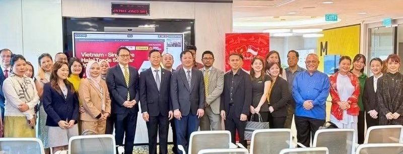 Participants attend the Viet Nam-Singapore Halal trade seminar 2025 in Singapore. (Photo: VNA)