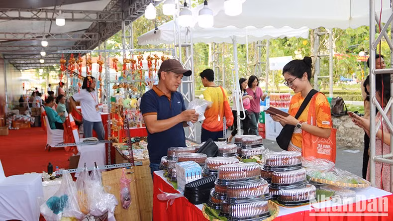 A dedicated souvenir stall was arranged to serve both athletes and spectators of the Aikya Cross Country Marathon 2025.