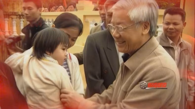 A scene from the documentary “General Secretary Nguyen Phu Trong – A wise, steadfast and exemplary leader”, recipient of the A Prize. A scene from the documentary “General Secretary Nguyen Phu Trong – A wise, steadfast and exemplary leader”, recipient of the A Prize.