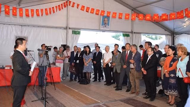Journalist Pham Song Ha, member of Nhan Dan Newspaper’s Editorial Board, addressing the opening of the pavilion 