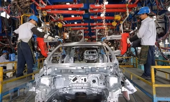 At an assembly workshop of Ford Vietnam CO., Ltd in Hai Duong province.(Photo: VNA)
