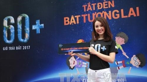 Earth Hour Ambassador Thuy Van who was Second Runner-up of Miss Vietnam 2008. (Photo: VNA)