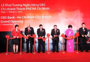 Singapore’s largest bank opens Vietnam branch