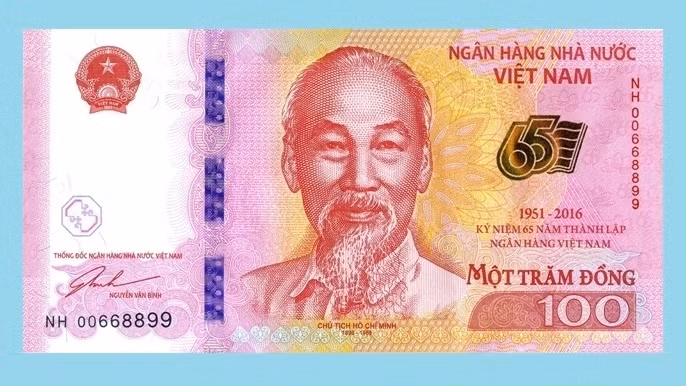 The front side of the commemorative VND100 banknote