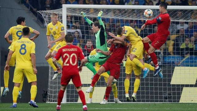 Soccer Football - Euro 2020 Qualifier - Group B - Ukraine v Portugal - NSC Olympiyskiy, Kiev, Ukraine - October 14, 2019 Portugal's Cristiano Ronaldo heads the ball at goal. (Photo: Reuters)