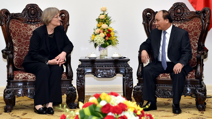 Prime Minister Nguyen Xuan Phuc and Harvard University President Drew Gilpin Faust