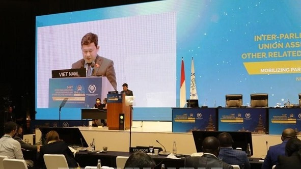 Head of the Vietnamese National Assembly delegation to IPU-144 Vu Hai Ha address the plenary meeting (Photo: VNA)