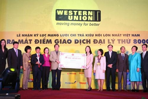 Western Union opens its 8,000th location in Hai Duong province.