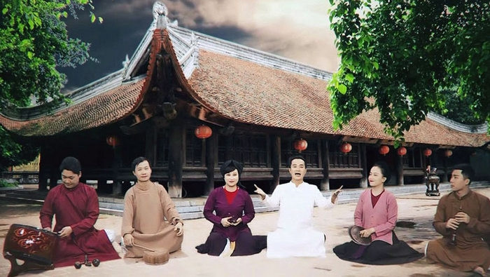 Ha Thanh Xam club's members are performing a Xam song entitled "Destroying corona". 