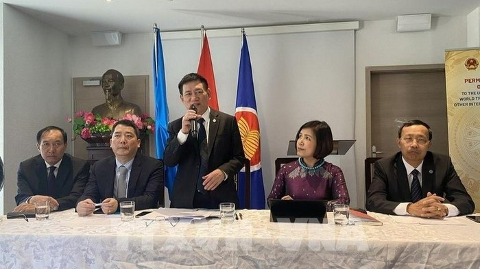 Finance Minister Ho Duc Phoc at the dialogue with Swiss investors (Photo: VNA)