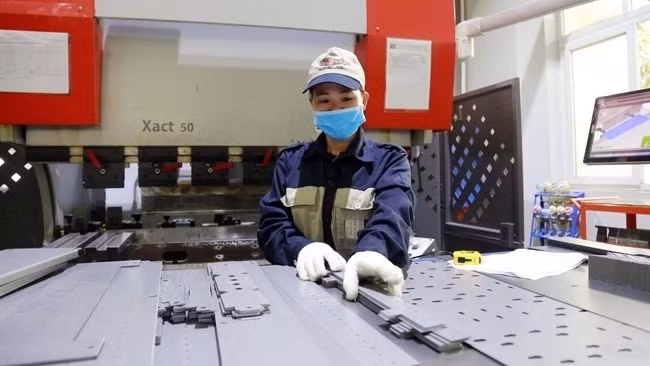 Manufacturing electrical boxes at an industrial park on the outskirts of Hanoi. (Photo: NDO/Minh Ha)