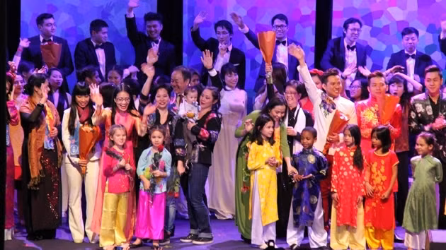 Overseas Vietnamese in France welcome the Lunar New Year