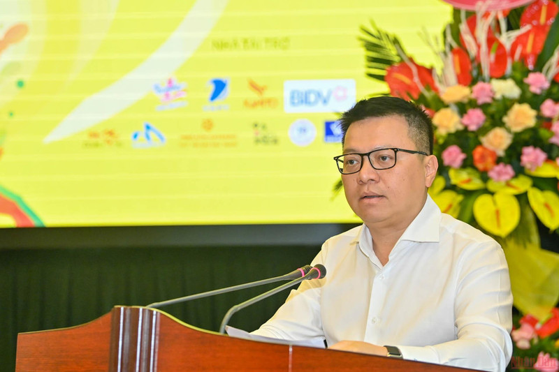 Nhan Dan Editor-in-Chief Le Quoc Minh speaks at the press conference.