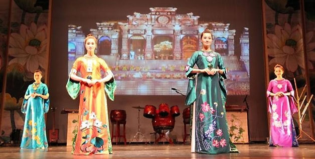 An ‘Ao Dai’ (Vietnamese traditional long dress) show at ‘Vietnamese Cultural Days in the US’ 