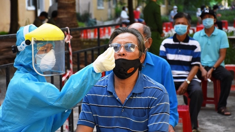 Da Nang collecting COVID-19 samples 