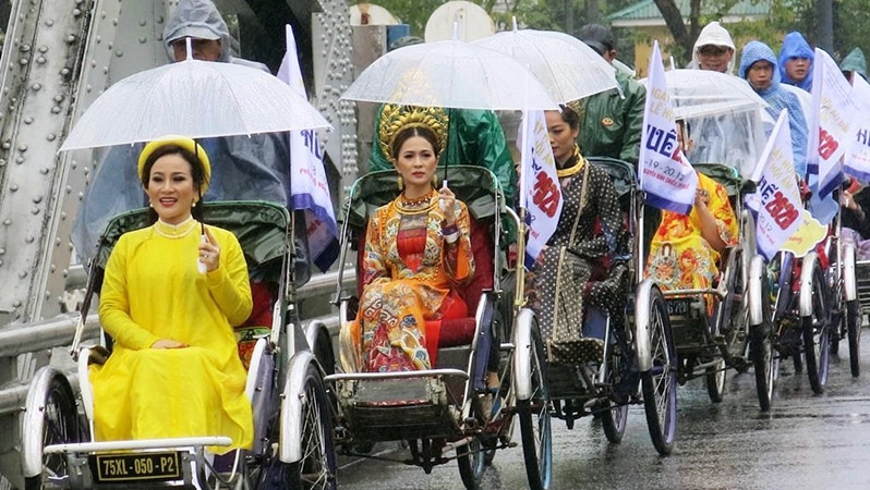 Many traditional cultural characteristics of Hue are maintained and preserved by a large number of women and young people.