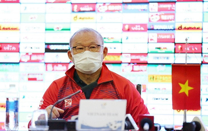 Vietnam head coach Park Hang-seo speaks during a press meeting ahead of their SEA Games final match against Thailand. (Photo: VFF)