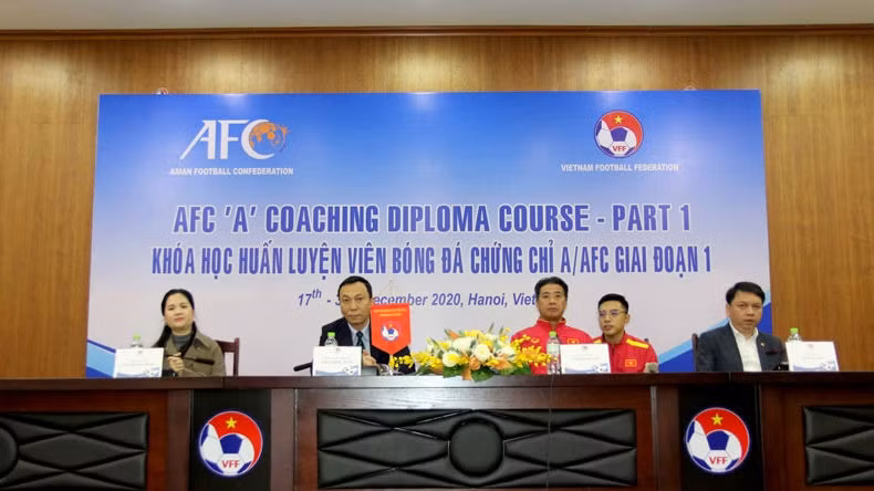 Despite impacts from the COVID-19 pandemic, the Vietnam Football Federation still organises a full range of courses as planned. (Photo: VFF)