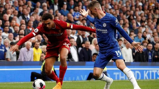 Soccer Football - Premier League - Chelsea v Liverpool - Stamford Bridge, London, Britain - September 22, 2019 Liverpool's Trent Alexander-Arnold in action with Chelsea's Mason Mount. (Photo: Action Images via Reuters)