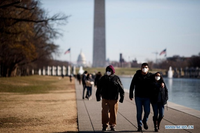 People wearing masks walk at the National Mall in Washington, D.C., the United States, on Dec. 27, 2020. (Photo: Xinhua)