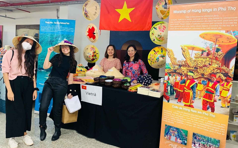 Promoting Vietnamese cuisine helps increase understanding and enhance cultural exchanges with international friends. (Photo: baoquocte.vn)
