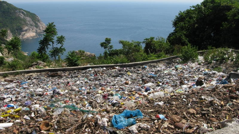 The landfill site at Eo Gio, Cu Lao Cham. (Photo: UNESCO)