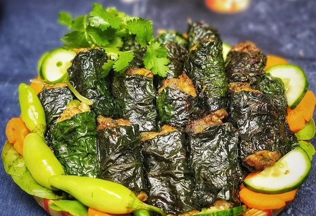 Fried spring rolls with clam worms: A delicacy that warms people in early winter