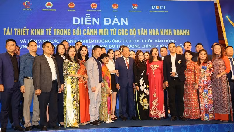 Deputy PM Truong Hoa Binh and delegates at the forum (Photo: VGP)