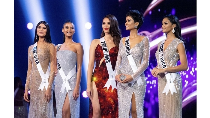 H’Hen Nie (second from right) was named in Miss Universe 2018 top 5.